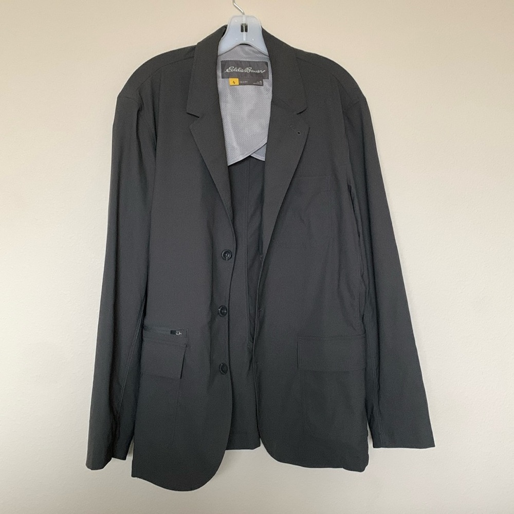 Eddie Bauer Travex Men’s Ultimate Voyager 2.0 Travel Blazer  size 42